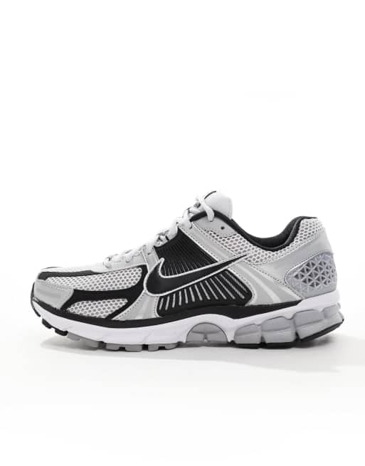Nike – Zoom Vomero 5 – Czarno-srebrne buty sportowe unisex