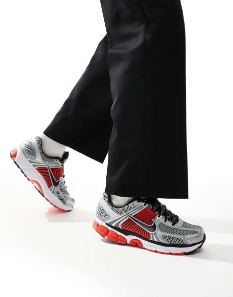 Nike - Zoom Vomero 5 - Metalfarvede, sølvfarvede og sorte sneakers - view 1