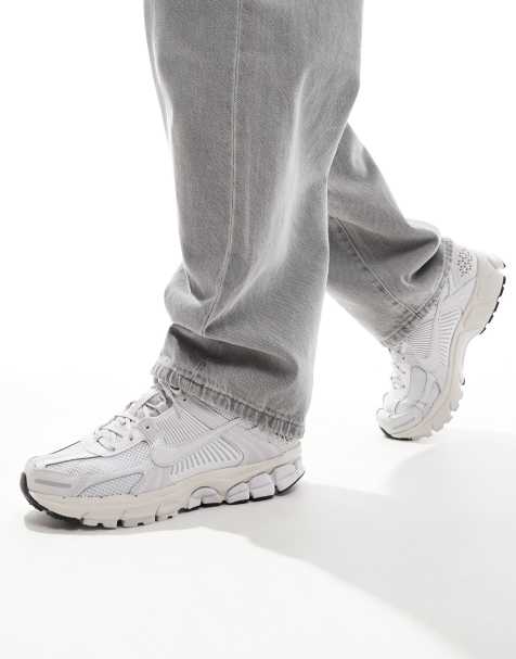 Nike – Zoom Vomero 5 – Naturvita och grå träningsskor - view 1