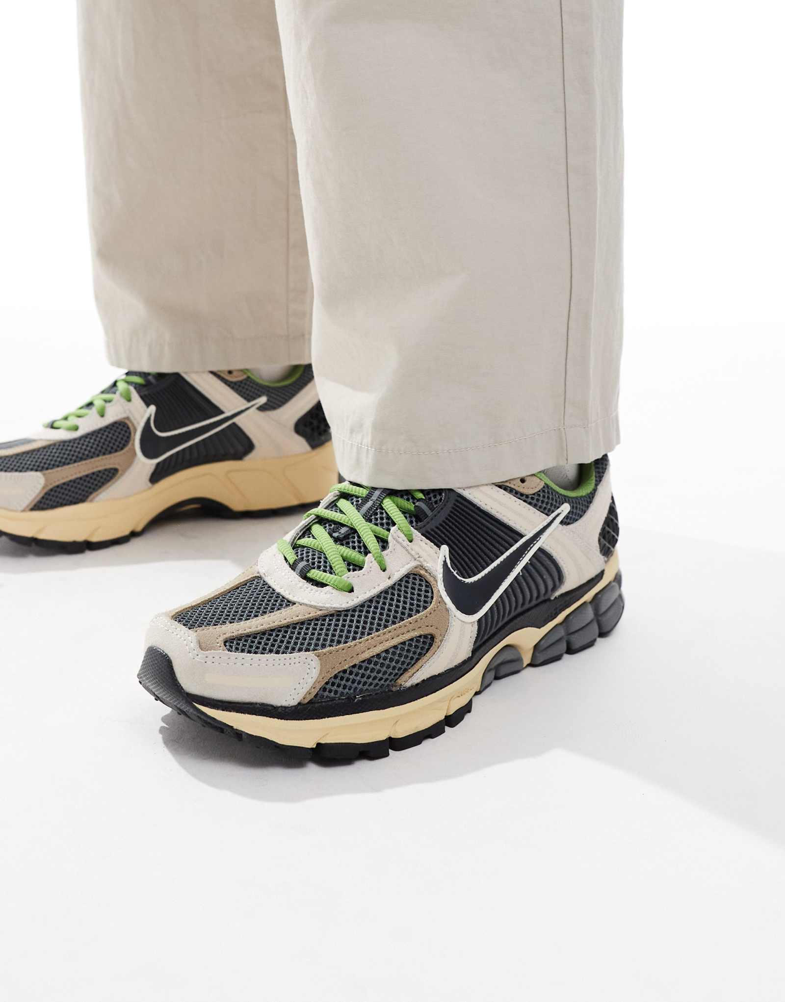 Кроссовки премиум-класса Nike Zoom Vomero 5 серого цвета