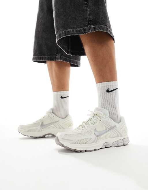 Nike Zoom Vomero 5 Premium sneakers in off-white and silver, 2 of 5