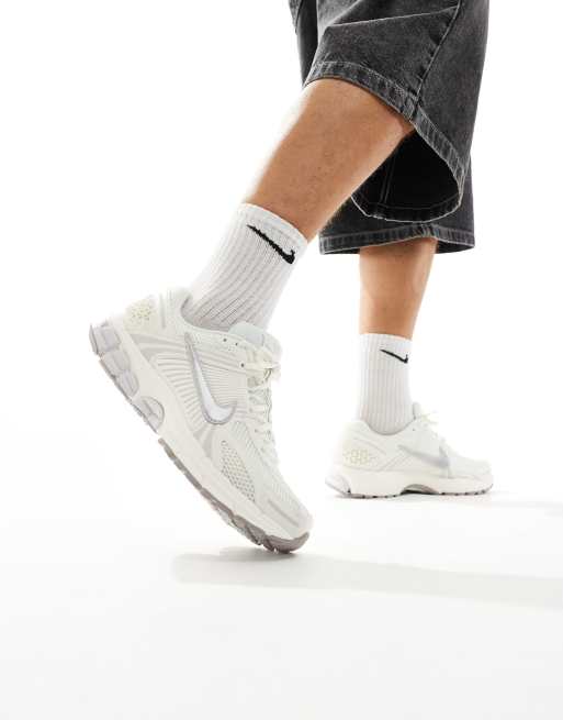 Nike Zoom Vomero 5 Premium sneakers in off-white and silver, 4 of 5