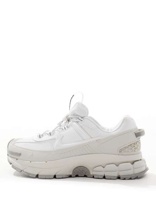 Nike – Zoom Vomero 5 Roam – Biało-szare buty sportowe, 2 z 5