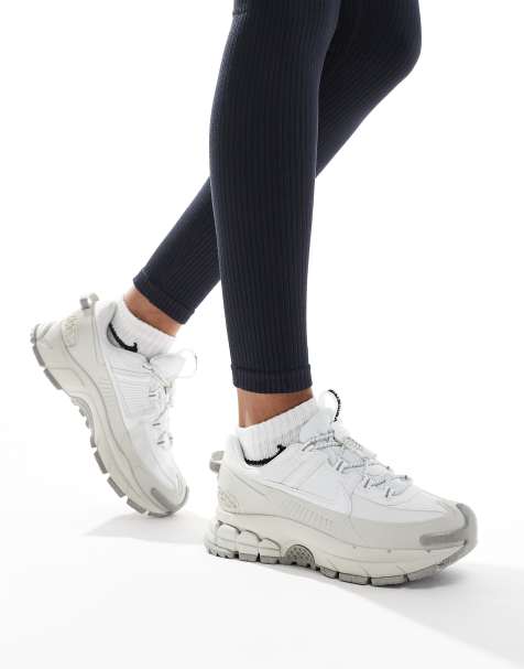 Nike - Zoom Vomero 5 Roam - Sneakers bianche e grigie - view 1
