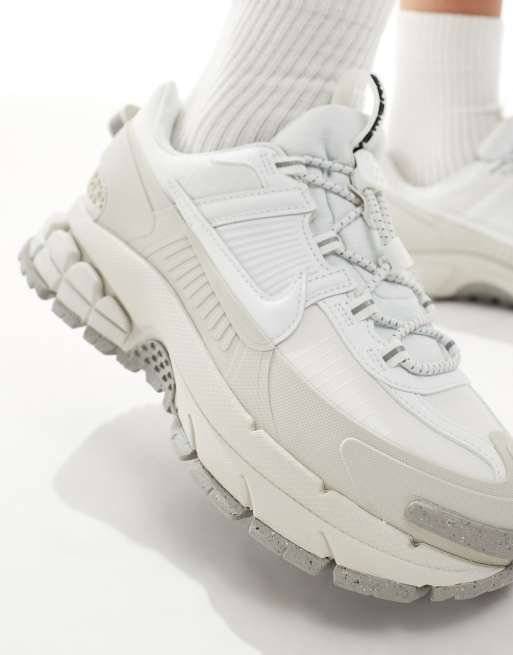 Nike Zoom Vomero 5 Roam sneakers in off white, 3 of 5