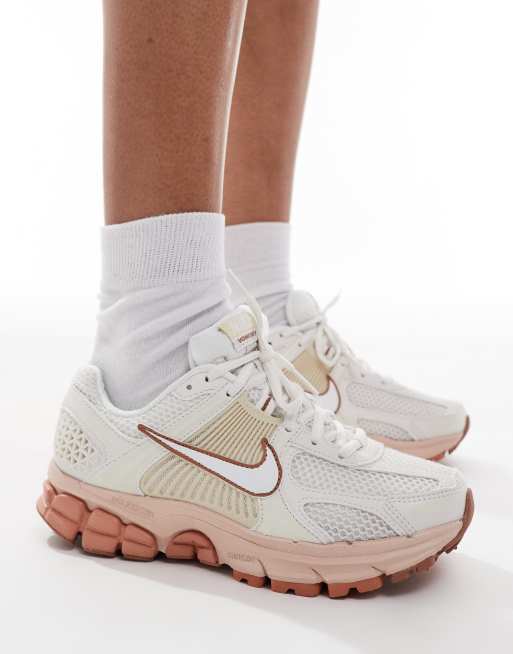 Nike – Zoom Vomero 5 – Rosa och vita sneakers, 5 av 5