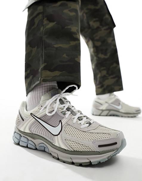 Nike Zoom Vomero 5 SE trainers in light grey