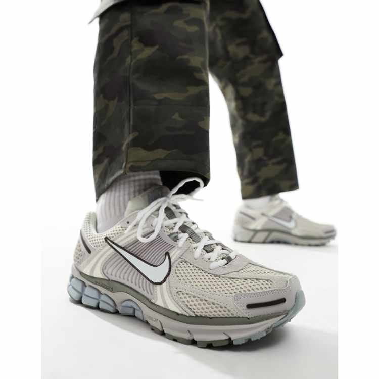 Nike Zoom Vomero 5 SE trainers in light grey | ASOS