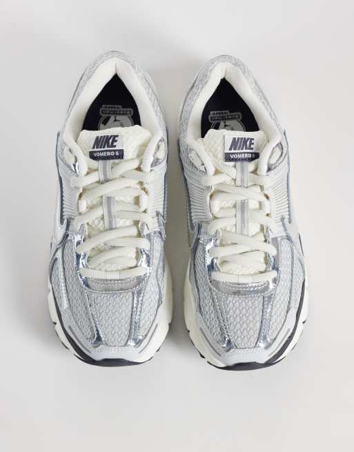 Nike – Zoom Vomero 5 – Silvermetalliska träningsskor , 2 av 5