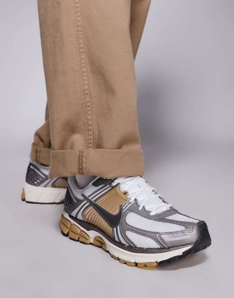 Nike – Zoom Vomero 5 – Sneaker in Beige und Grau - view 1