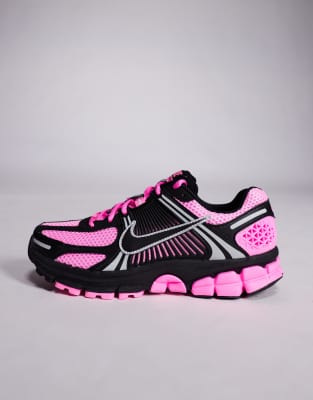 Nike - Zoom Vomero 5 - Sneaker in Schwarz und Rosa