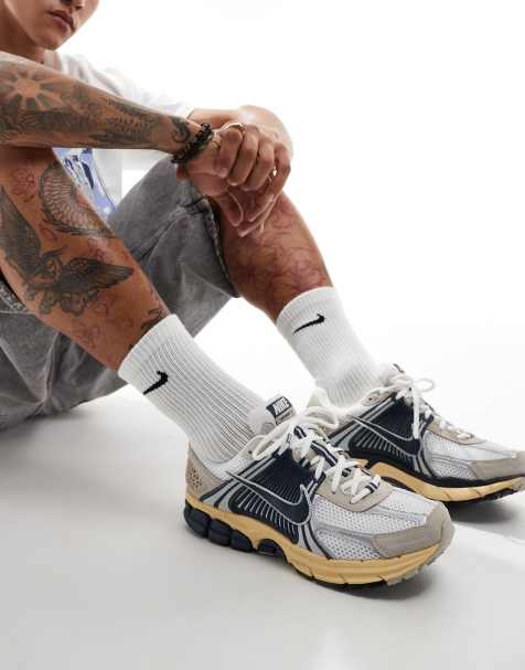 Nike – Zoom Vomero 5 – Sneaker in Weiß und Marineblau - view 1