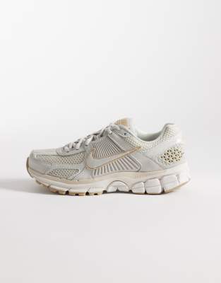 Nike - Zoom Vomero 5 - Sneaker in Wollweiß und Beige-Brown