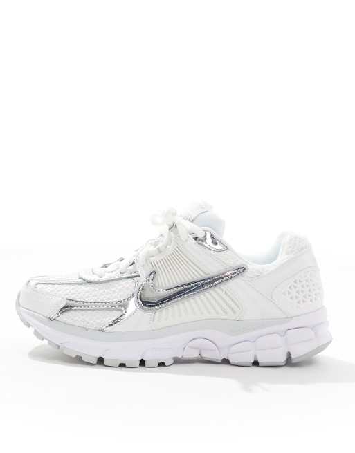 Nike - Zoom Vomero 5 - Sneakers bianche e argento, 2 di 5