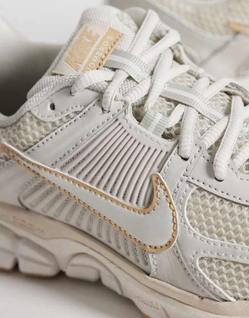 Nike - Zoom Vomero 5 - Sneakers bianche e beige, 5 di 5