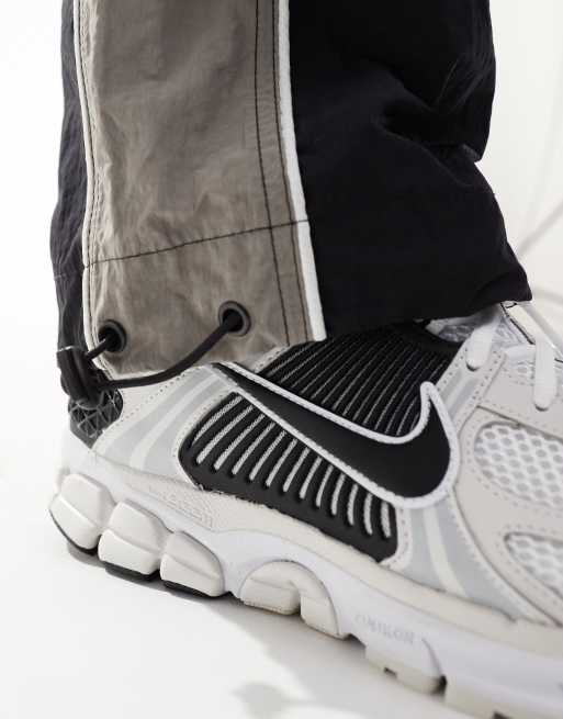 Vapormax bianche e nere sales