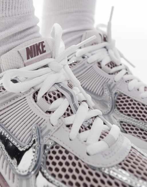 Nike - Zoom Vomero 5 - Sneakers grigie e argento, 5 di 5