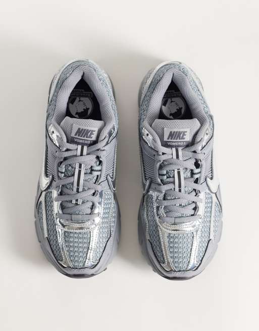 Nike Zoom Vomero 5 sneakers i grå och svart krom, 3 av 5