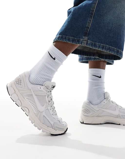 Nike - Zoom Vomero 5 - Sneakers i tredobbelt hvid, 5 af 5