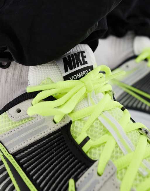 Nike Zoom Vomero 5 sneakers in black and green, 2 of 5