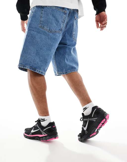 Nike Zoom Vomero 5 sneakers in black and pink