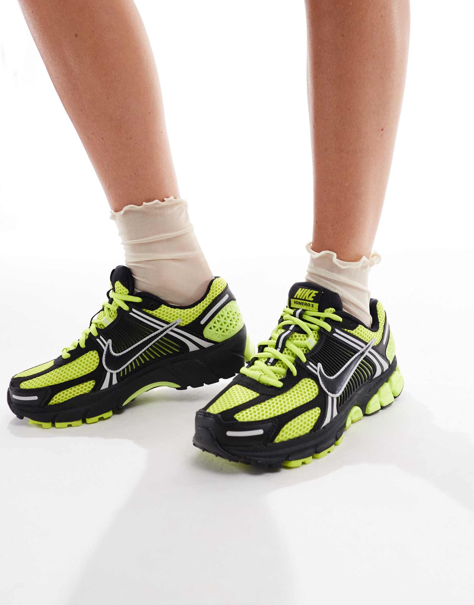 Кроссовки Nike Zoom Vomero 5 черного и желтого цветов