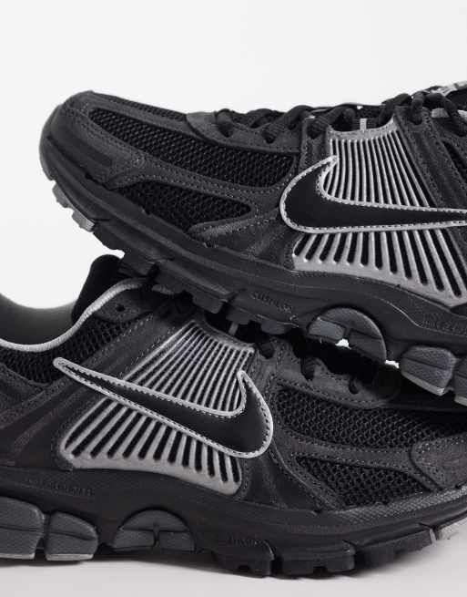 Nike Zoom Vomero 5 sneakers in black , 3 of 5