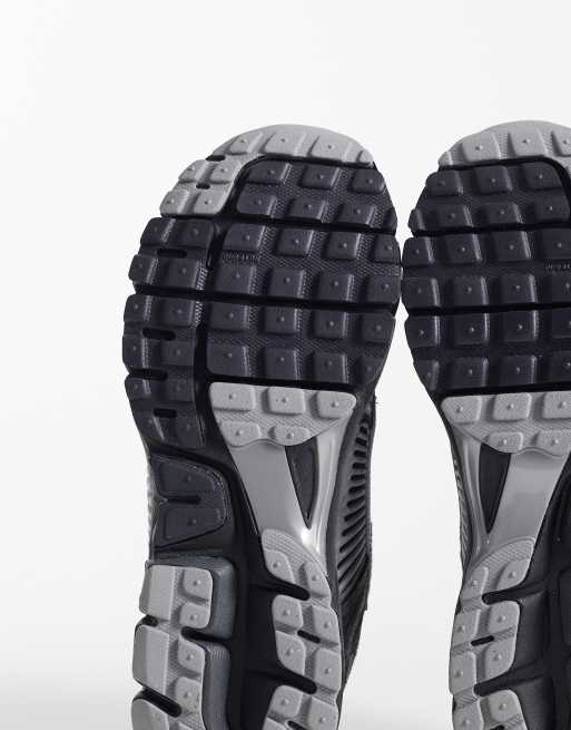 Nike Zoom Vomero 5 sneakers in black , 5 of 5