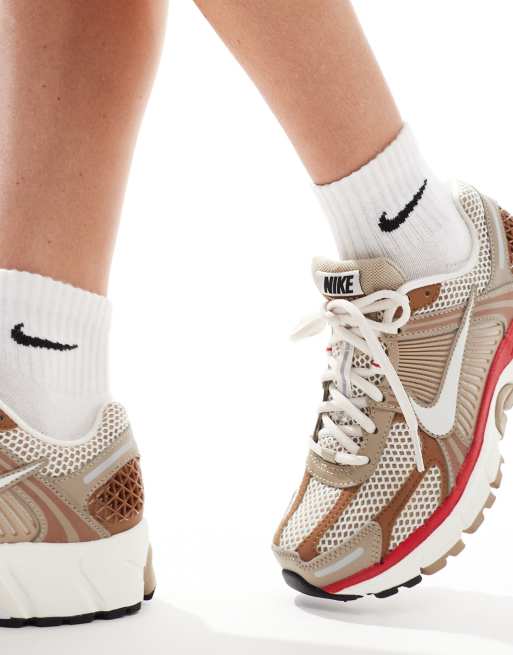 Nike Zoom Vomero 5 sneakers in brown and red | ASOS display picture 3