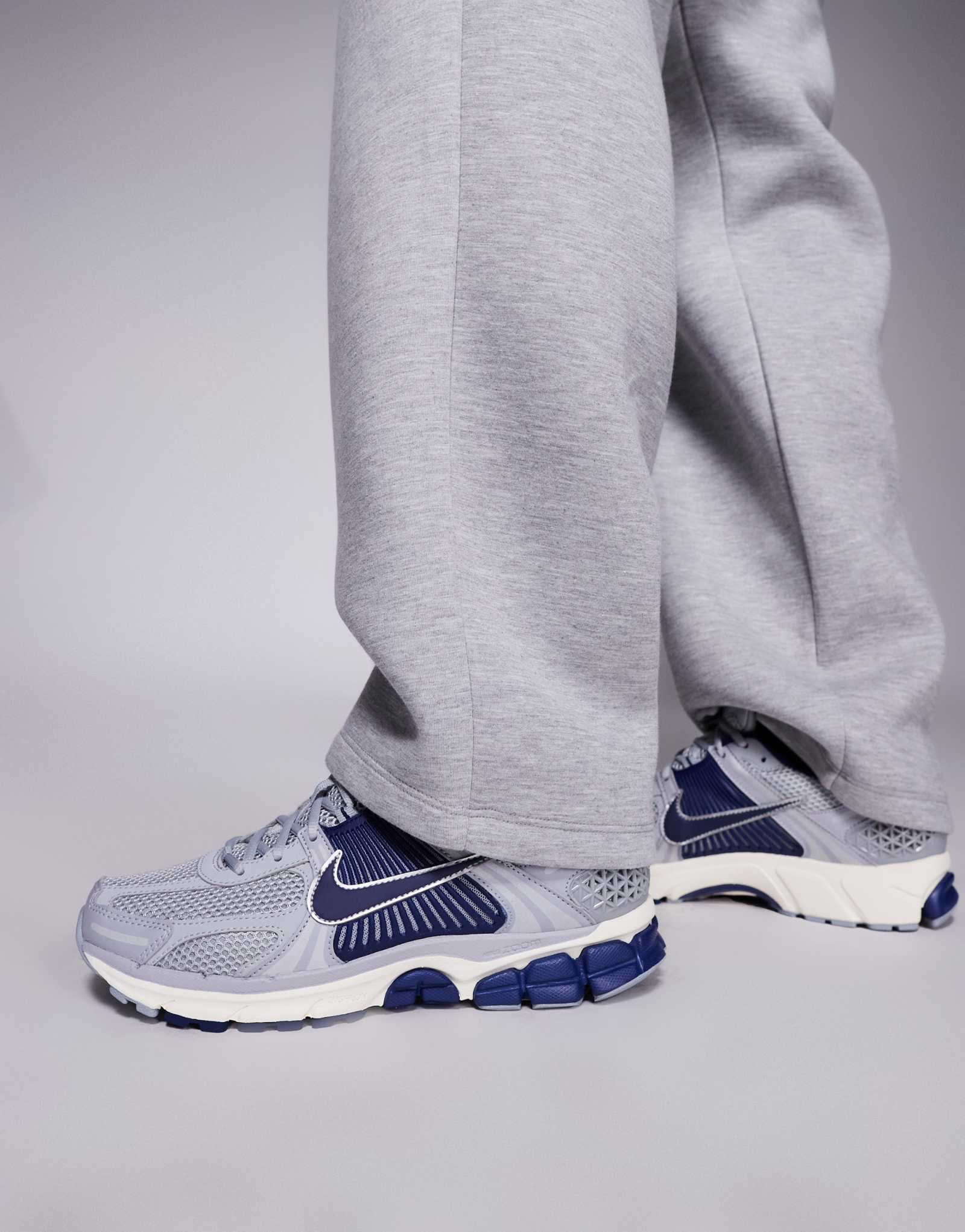 Кроссовки Nike Zoom Vomero 5 серого и синего цветов