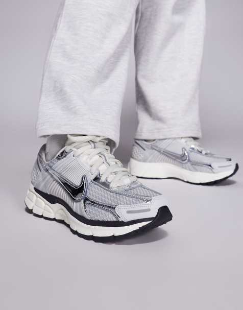 Nike Zoom Vomero 5 sneakers in gray and silver - view 1