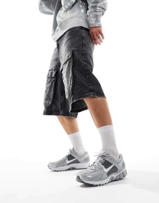 Nike Zoom Vomero 5 sneakers in gray & metallic silver