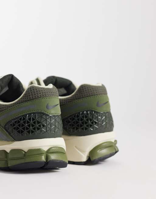 Nike Zoom Vomero 5 sneakers in khaki, 2 of 5