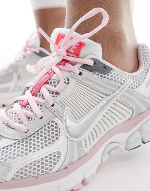 Nike Zoom Vomero 5 sneakers in light gray and pink