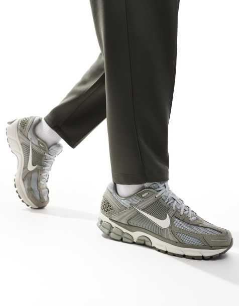 Nike Zoom Vomero 5 sneakers in light gray and white - view 1