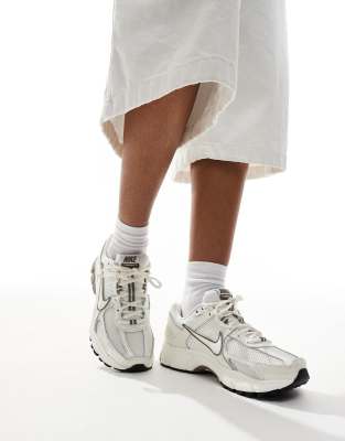 Nike Zoom Vomero 5 Sneakers In White