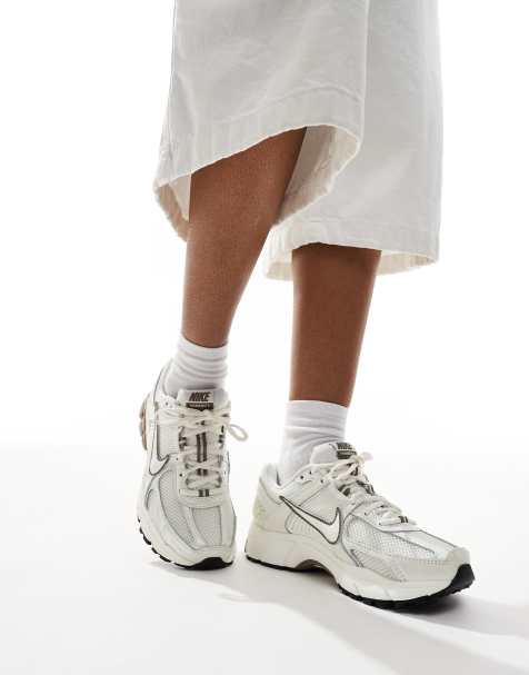 Nike Zoom Vomero 5 sneakers in off white and brown - view 1