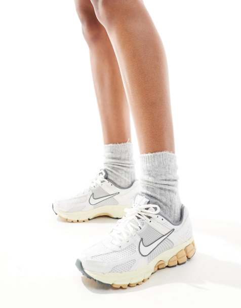 Nike Zoom Vomero 5 sneakers in off white - view 1