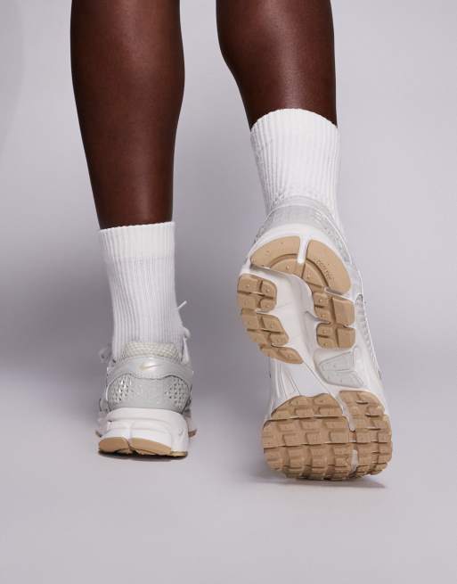 Nike Zoom Vomero 5 sneakers in off white , 3 of 5