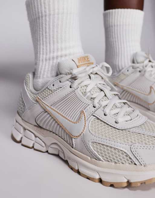 Nike Zoom Vomero 5 sneakers in off white , 4 of 5