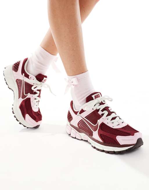 Nike Zoom Vomero 5 sneakers in pink and red, 3 of 5