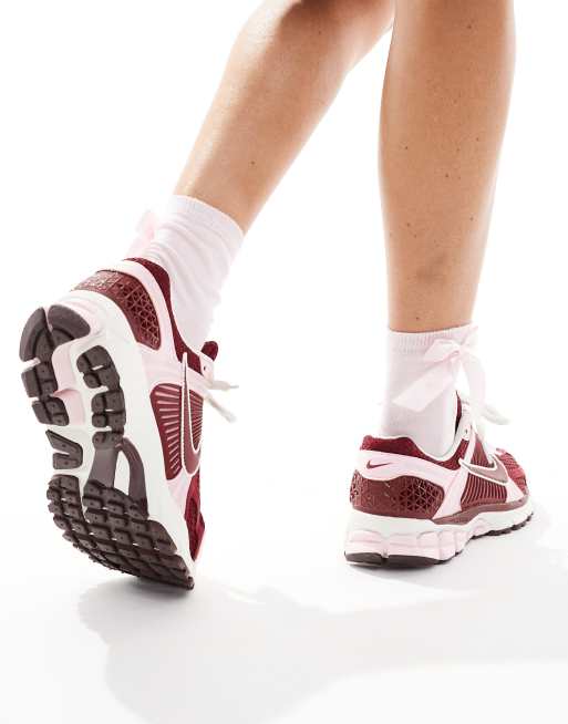 Nike Zoom Vomero 5 sneakers in pink and red, 4 of 5