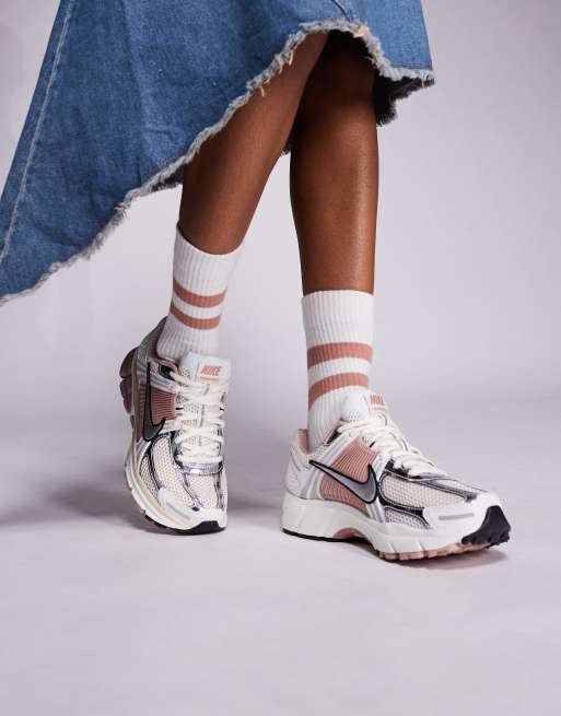 Nike Zoom Vomero 5 sneakers in pink & white