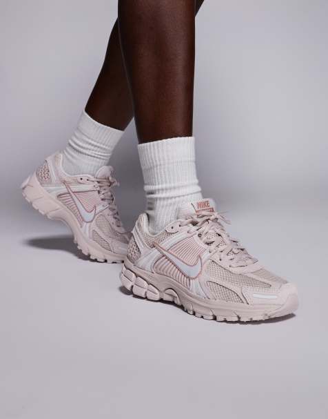 Nike Zoom Vomero 5 sneakers in pink - view 1