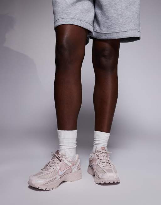 Nike Zoom Vomero 5 sneakers in pink, 3 of 5