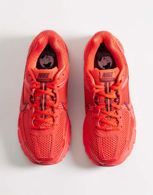 Nike Zoom Vomero 5 sneakers in red, 2 of 5