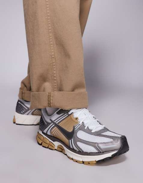 Nike Zoom Vomero 5 sneakers in white and beige - view 1