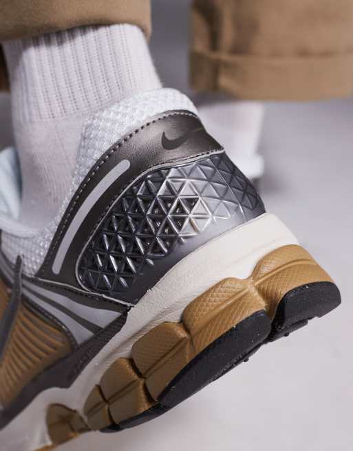 Nike Zoom Vomero 5 sneakers in white and beige