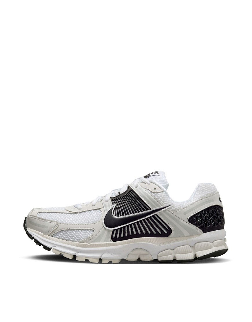 Zoom Vomero 5 sneakers in white and black