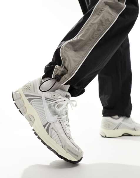 Nike Zoom Vomero 5 sneakers in white and cream - view 1